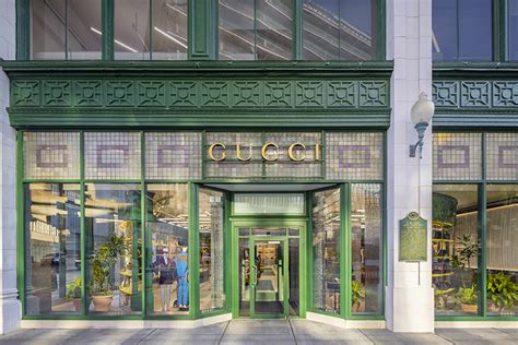 gucci store locations.